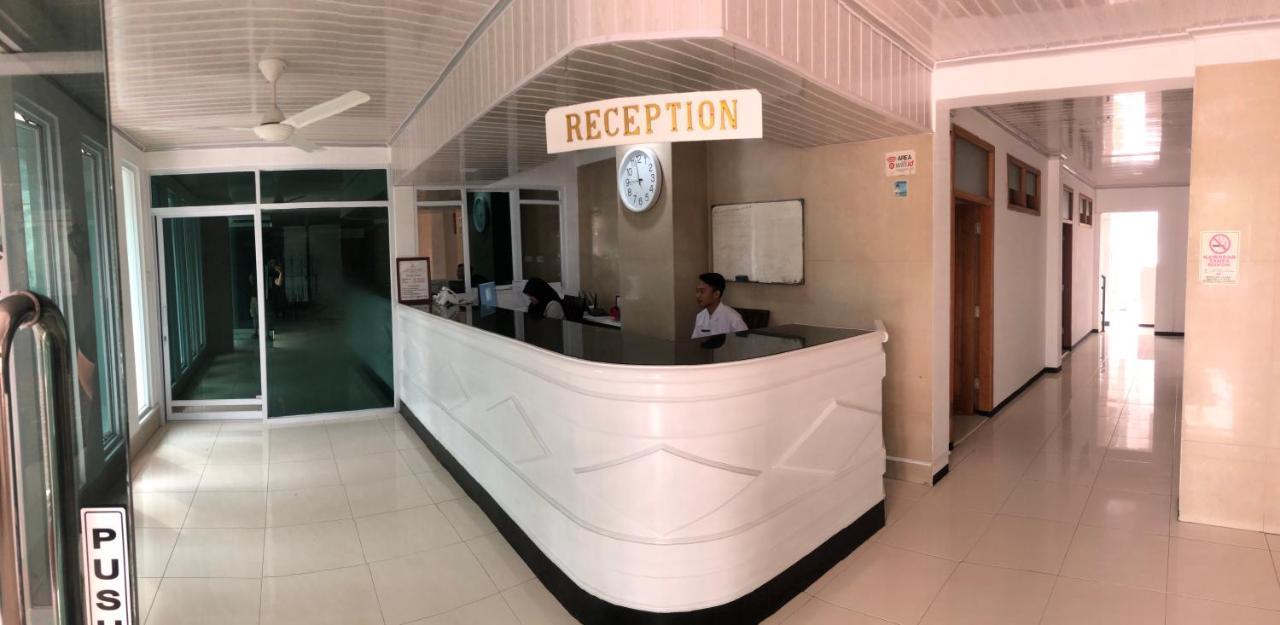 Aurora Hotel Siliwangi Cirebon Bagian luar foto