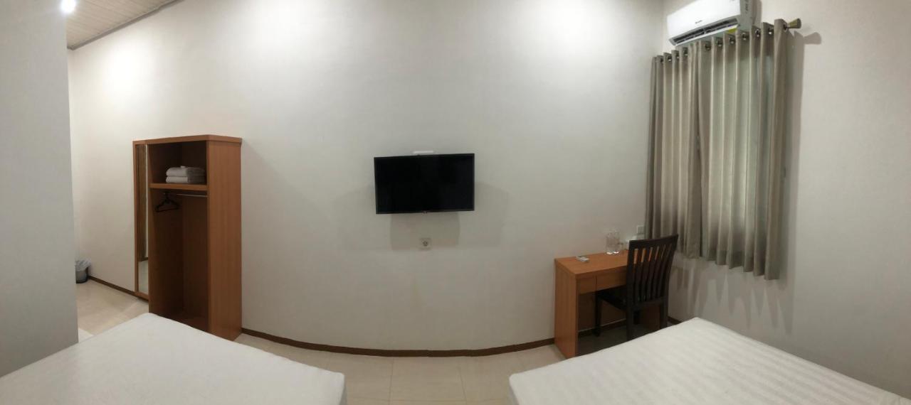 Aurora Hotel Siliwangi Cirebon Bagian luar foto