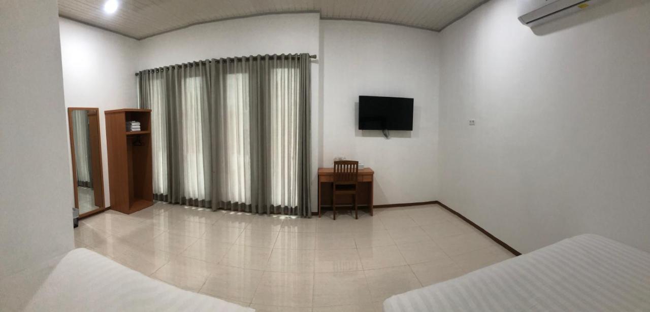 Aurora Hotel Siliwangi Cirebon Bagian luar foto