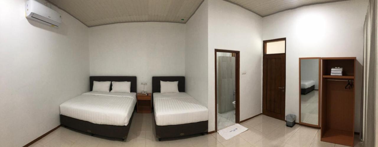 Aurora Hotel Siliwangi Cirebon Bagian luar foto