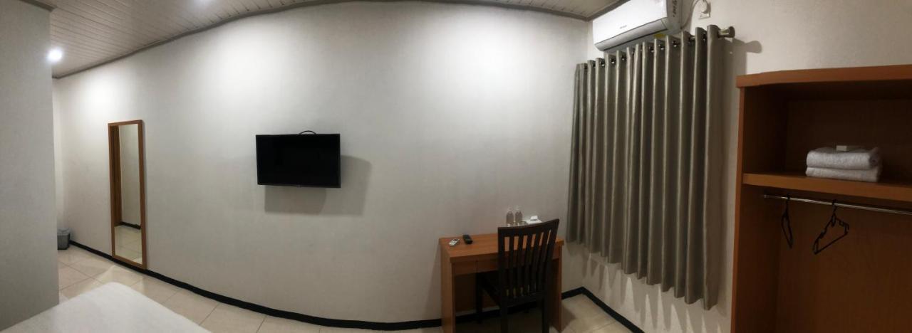 Aurora Hotel Siliwangi Cirebon Bagian luar foto